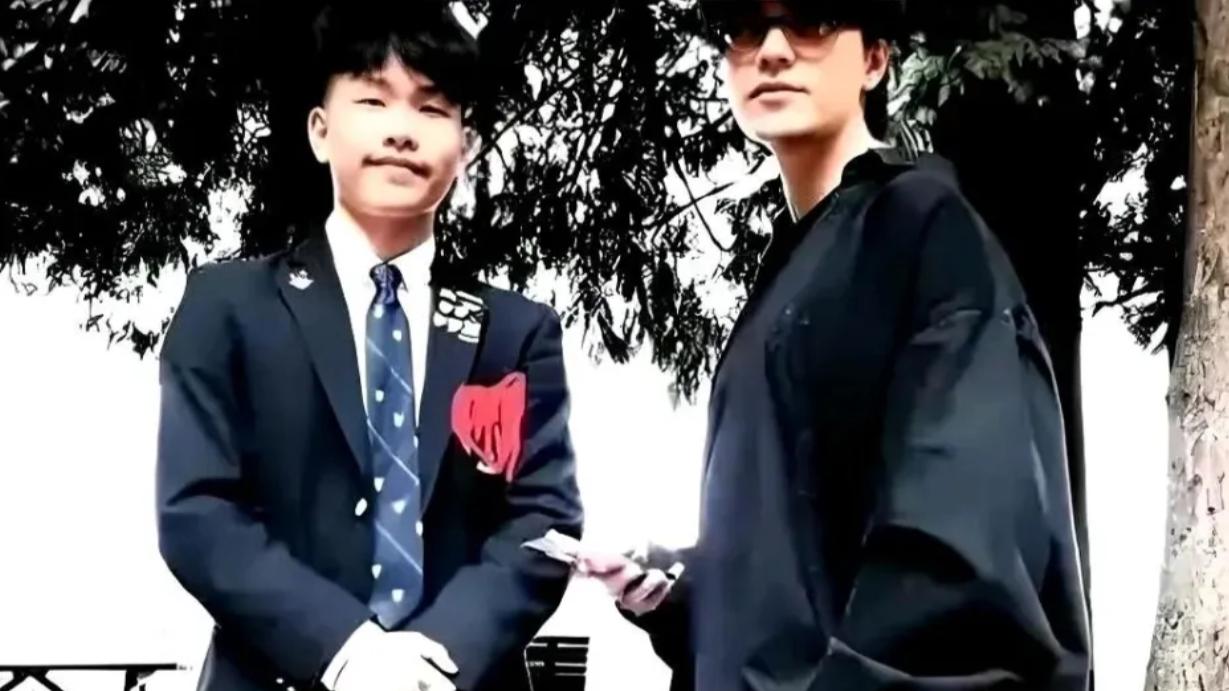 内娱未解之谜主角毕业！陈坤父子26 岁年龄差的温馨成长路