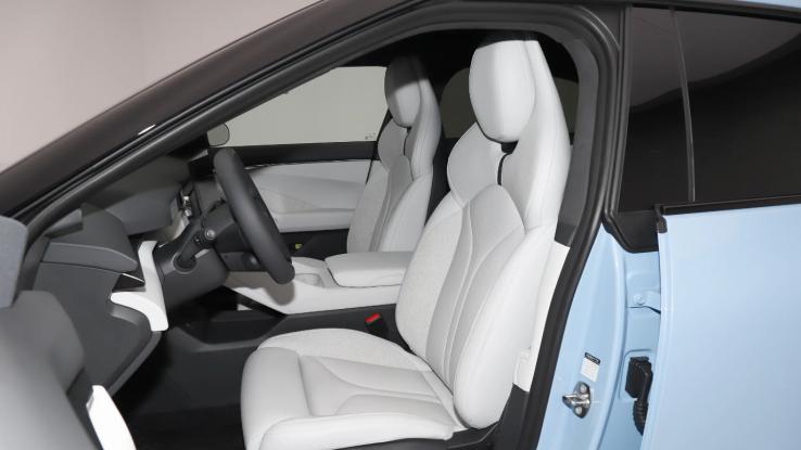 “小鹏MONA M03”高配款？解读小鹏P7，配置挺实在