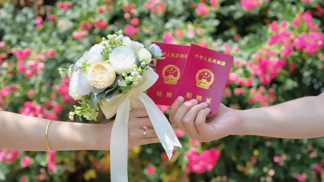 结婚不再需要户口本，是社会结构“原子化”的写照