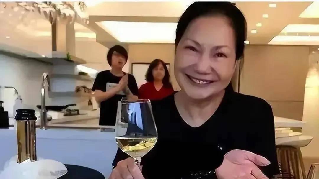 S妈又作妖，获贾永婕力挺！汪小菲懒理风波陪伴儿女玩耍太开心！
