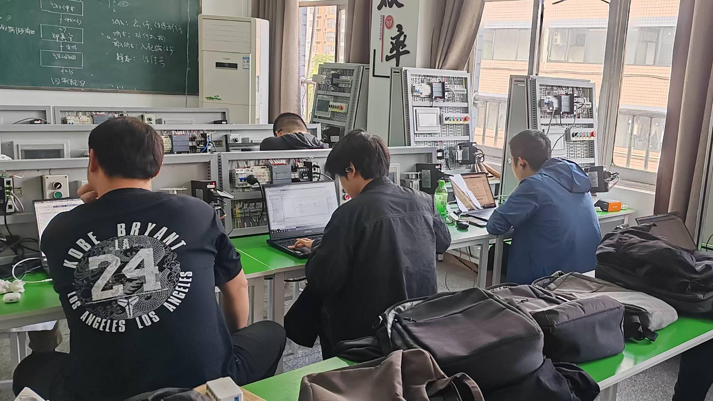 管理细节见真章：武汉优质电气自动化PLC培训机构管理特色分析