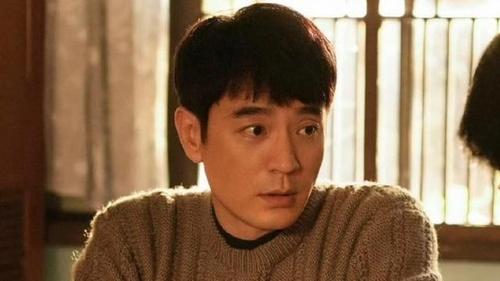 短剧《家里家外》开播爆火，我必须承认：他拉高了年代剧的门槛