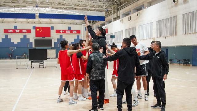 谁来替李梦？宫鲁鸣学乔帅搞女篮特训营 除张子宇他还能挑到谁？