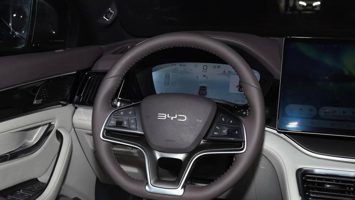 空间、续航、智能全都要！启源Q07对决宋PLUS，谁能一步到位？