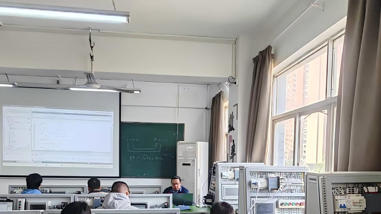 教学实力对比：武汉电气自动化PLC培训机构教学水平哪家强？