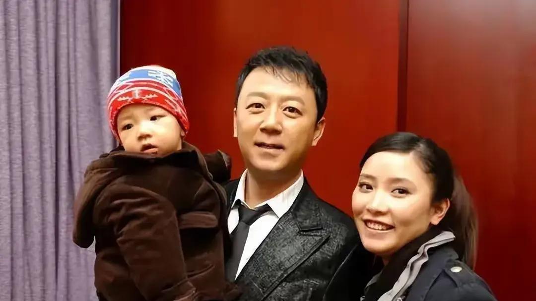 演员郭涛：娶小17岁重庆美女李燃，婚后生一儿一女，幸福美满