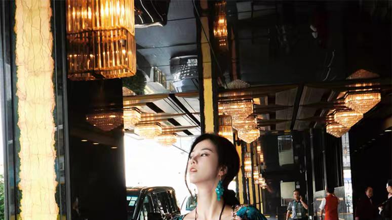 澄渔高定【珐琅槿黛】新中式珐琅彩雕花金钻绒烧花吊带裙开衫套装