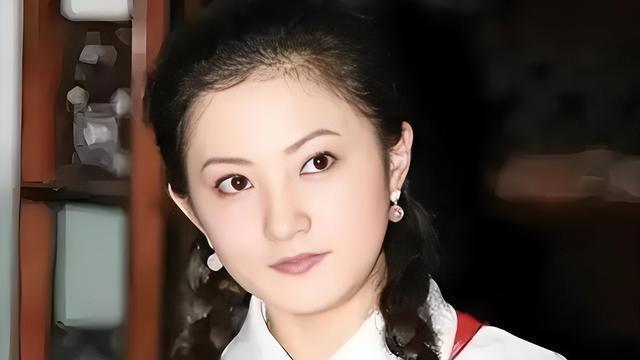 “小婉君”金铭44岁现状，个子太矮，事业受挫，单身未婚未孕