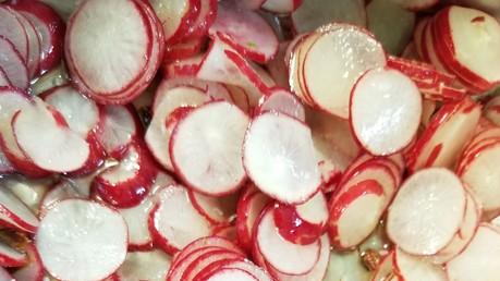 冬天，抓紧囤这种菜，买20斤晒干储存着，炖肉吃，特省事！