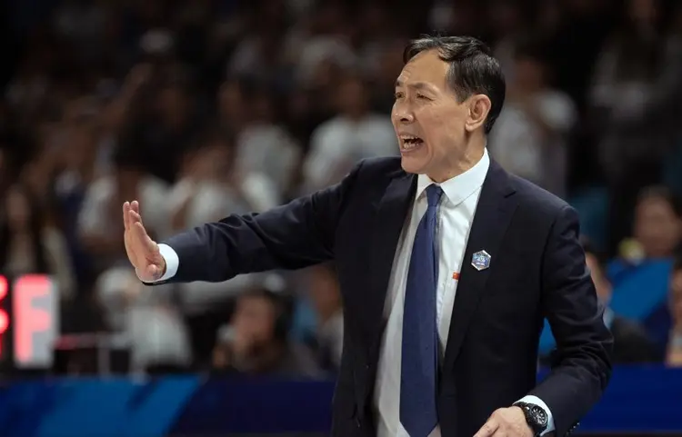 带伤复出狂砍15分10板！展现国内顶级中锋统治力，许利民的杀手锏