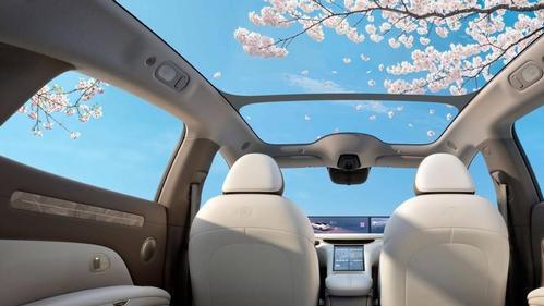 全新智己L6上市20.49万起，高定颜值+跨代科技定义纯电新标杆