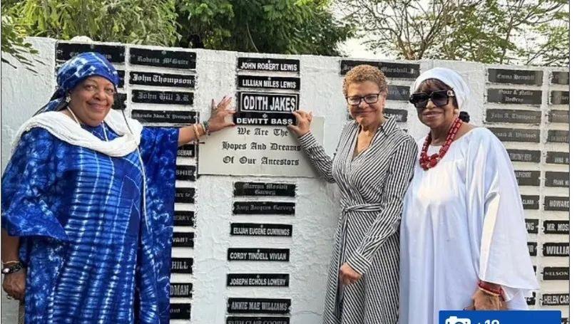 洛杉矶末日大火，消防栓没水、保险公司跑路，18万人无奈逃命！