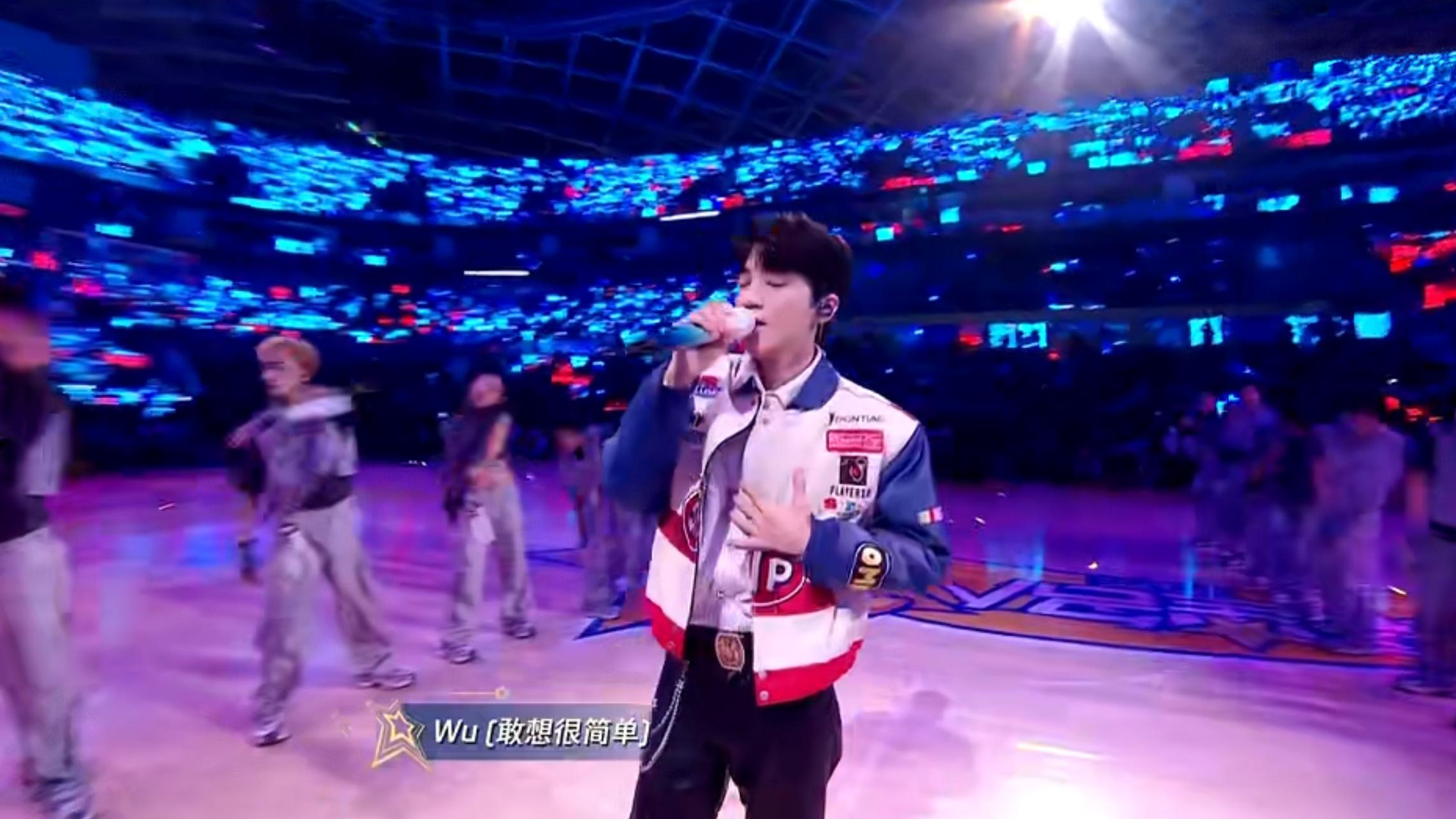 王俊凯亮相NBA名人赛：粉丝蓝色应援潮，人气超旺！​