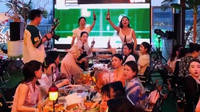 老公反对我参加男闺蜜派对，结果他却要和初恋去旅行
