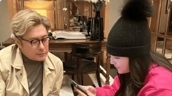 好家伙！15岁王诗龄和37岁刘亦菲同框似姐妹，相差22岁却毫无违和