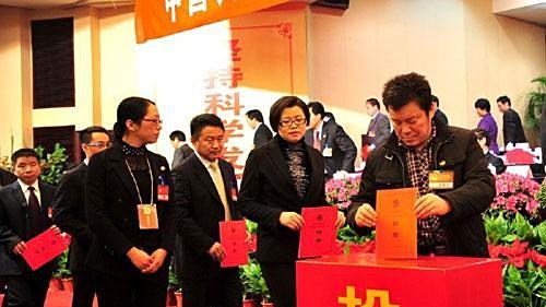 要加快村支书村委会主任“一肩挑”的步伐