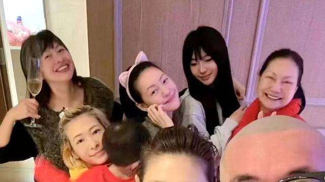 小S与徐怀钰聊情感往事，小S对具俊晔的称呼使人不由得产生遐想