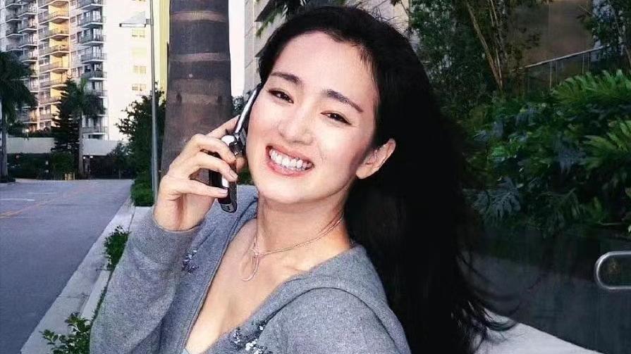 巩俐：从《红高粱》九儿到国际影后，与张艺谋的八年情殇终遇音乐知音