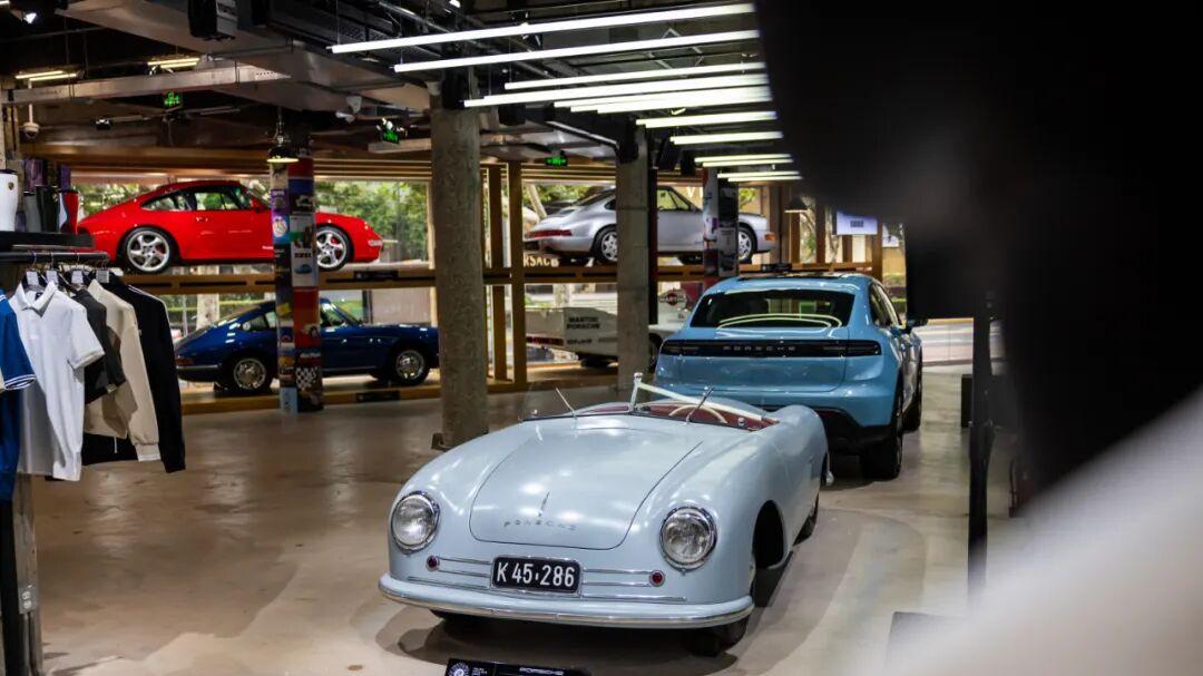 以“时光车库”为灵感，诠释保时捷的“无可替代”