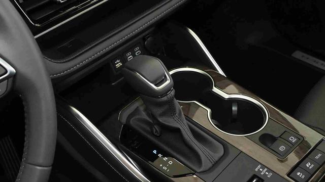 汉兰达跌到19万，换壳雷克萨斯真香？第三排到底能不能坐人？