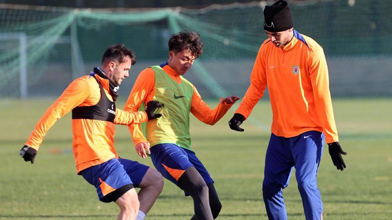 泰山保留三叉戟！西乙队长慢走不送，买个中卫继续争冠！申花明年更难了