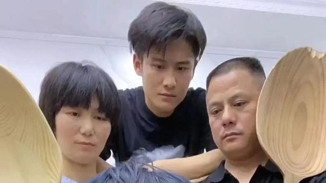 剖析疯狂小杨哥：网红时代的弄潮儿与面临的挑战