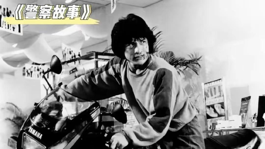 71岁成龙近照曝光！白发苍苍仍亲自护友人上车，不老神话破灭？