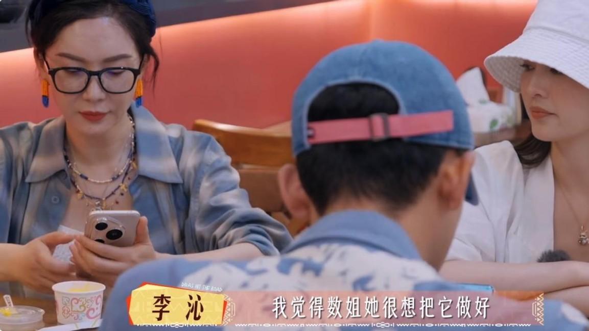 好家伙！李沁一口冰淇淋，喂甜了张晚意，酸了龚俊，嗑疯了观众