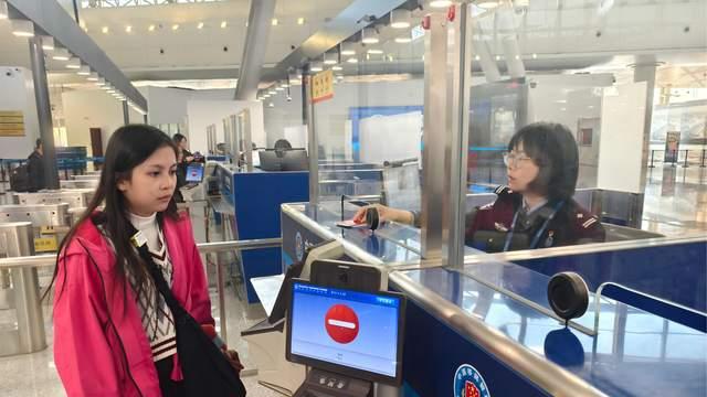 天津机场边检站高效保障天津至泰国复航首航航班保障任务