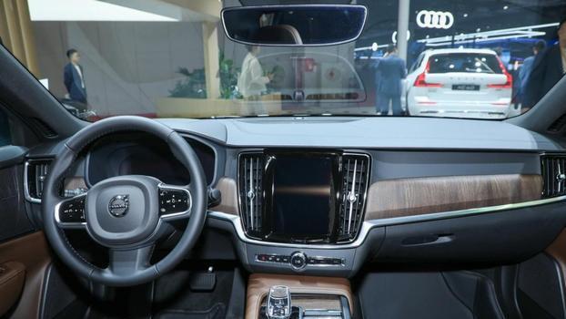 沃尔沃打响“第一枪”！优惠16万，长5米1+8AT，连隔音都是多层