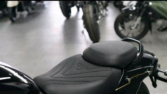 2025款凯越625V 枪骑兵：24980元买V缸巡航，玩跨界不按套路出牌