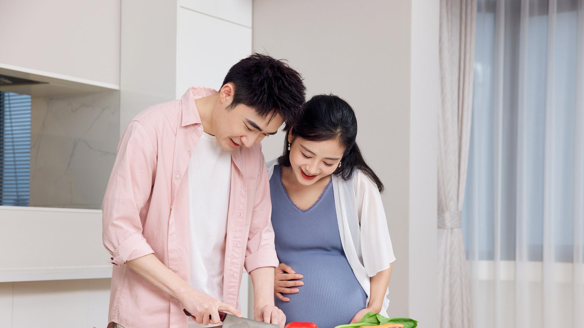 老婆怀孕老公吐，只因新婚之夜的“神操作”？真这么灵吗