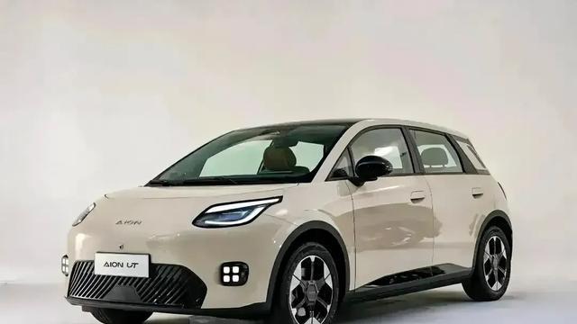 7.38万埃安UT：弹匣电池+五星车身，宽胎大电机+豪华发泡软包