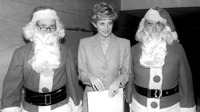 回顾戴安娜王妃最著名、最具标志性的圣诞节搭配与照片