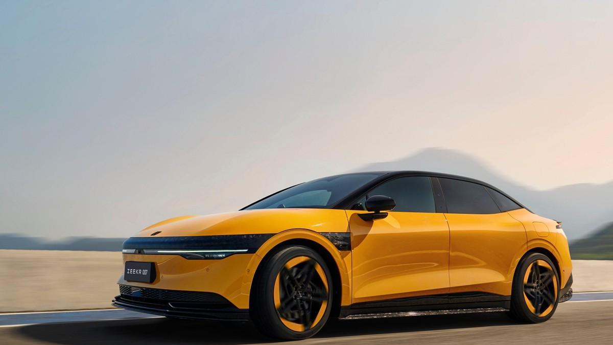 极氪007GT预告图！车尾设计飘逸，内部空间有惊喜，神似极氪001