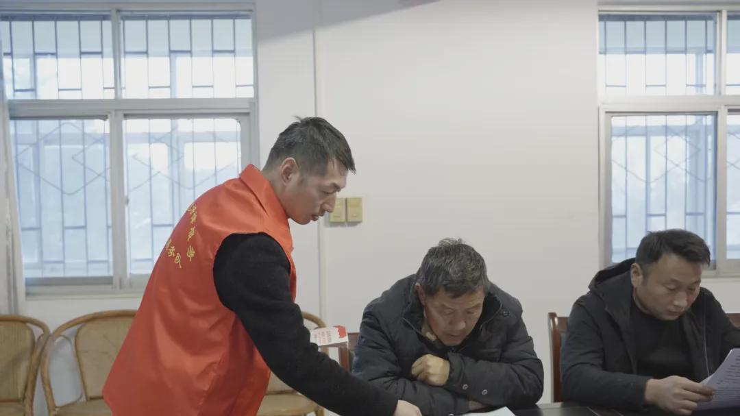 信阳市浉河区法院赴集云村开展支部联支部主题党日活动