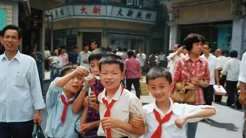 那年被父母逼婚，我去参加战友的婚礼，结果我把伴娘拐回了家