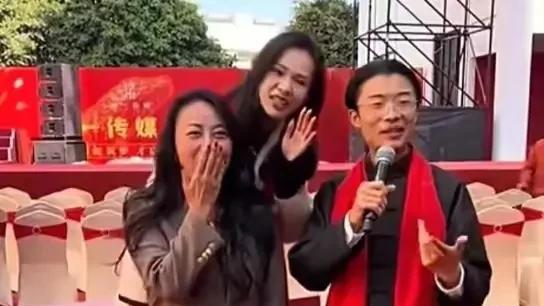 千万网红郭有才公司开业，1000平大楼不输三只羊，老爸穿貂戴礼帽