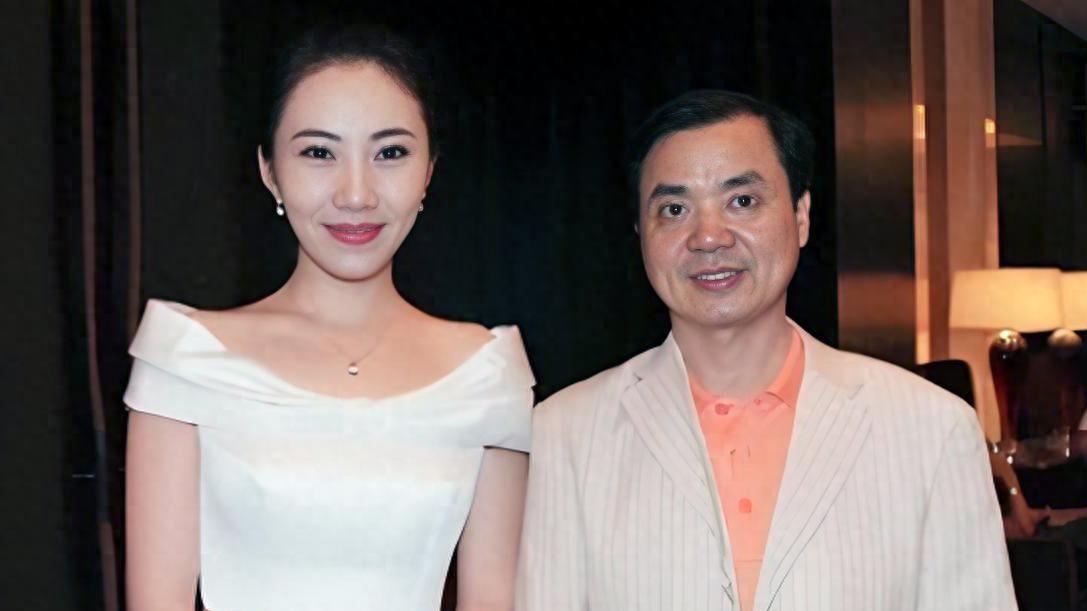 一扒吓一跳！他除了孙悦的《祝你平安》，还有10首歌脍炙人口