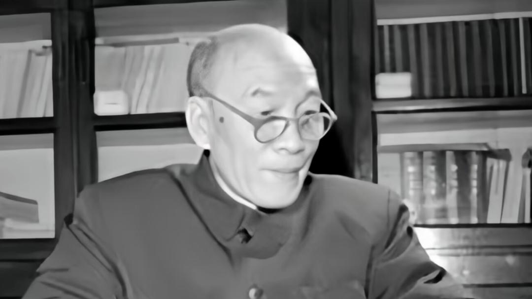 李达究竟有什么背景？当面大骂毛主席头脑发热，毛主席忍住怒火反问他一句话