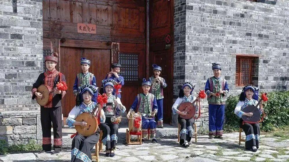 全国最早的油菜花海之一，贵州万峰林一月份的美景属于油菜花