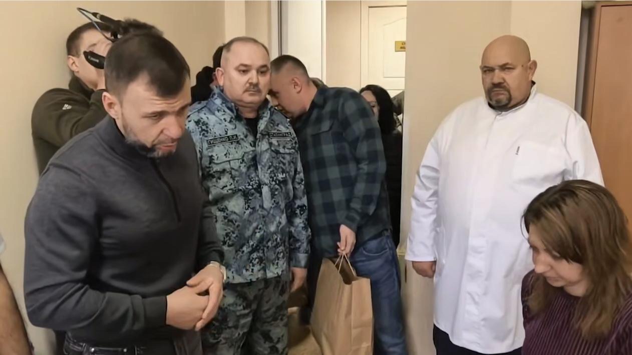 红军村开始发护照：民众撤退到后方安置，普希林亲自前往看望