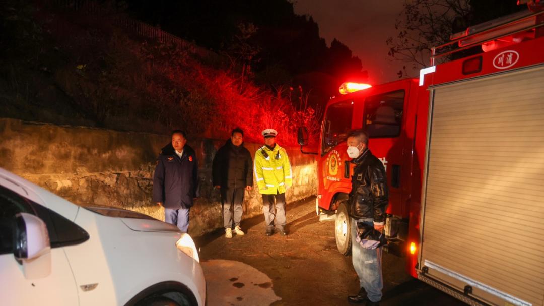 荆门市掇刀区开展夜间消防车道专项清理行动
