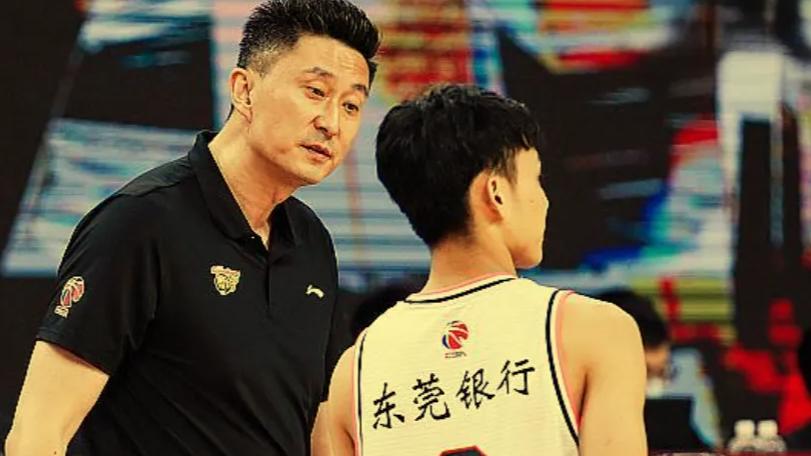 徐杰0分如同梦游！胡明轩5+6，杜润旺14分，阿日6+5，广东领先4分