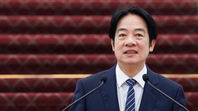 万斯一句泄气话，引爆岛内舆论，民众担心赖清德会逃，辽宁舰异动