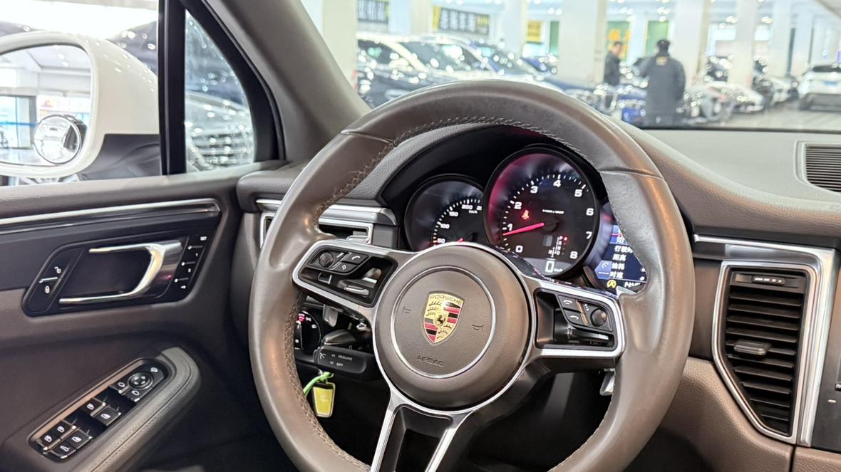 16万，圆梦保时捷Macan，7秒破百，它香吗？