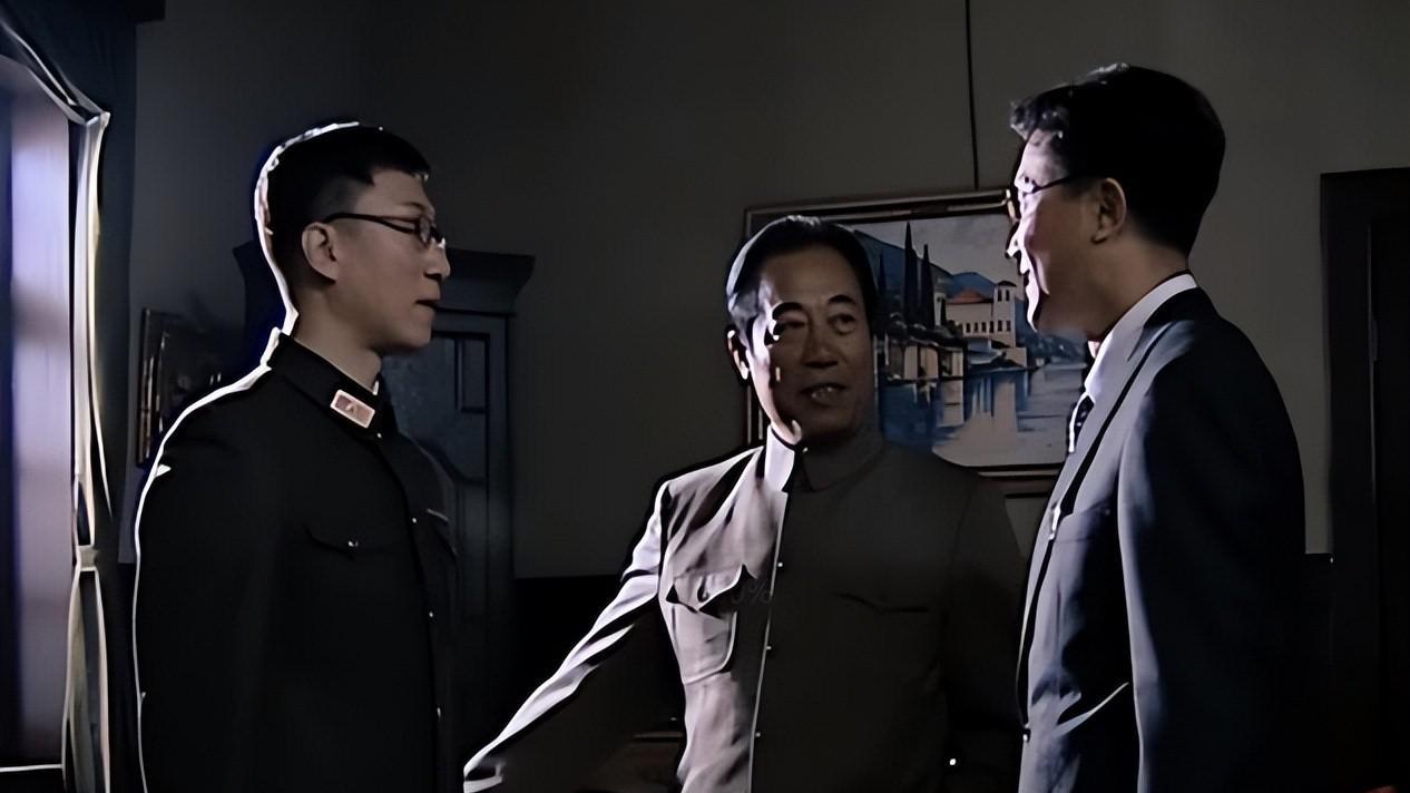 同样演特务头子，《孤舟》周知非《潜伏》吴站长一比差别出来了