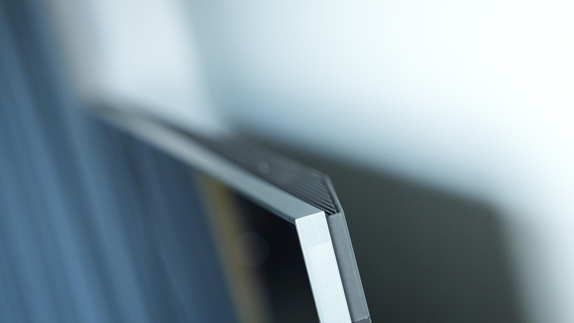 Q10L Pro【首发测评】：王炸，震撼无黑边+顶级音画质？