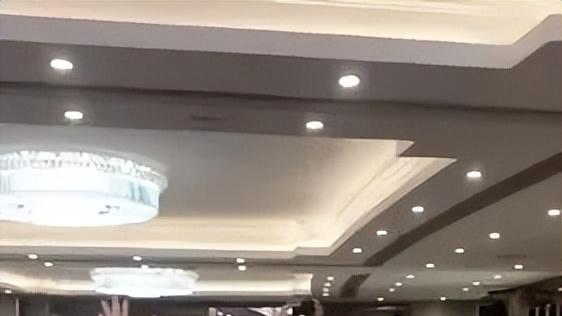 万梓良：从 TVB 巨星到酒吧舞台的人生沉浮