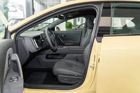 12万多的轿跑，无框车门+8295芯片，年轻人的品质之选